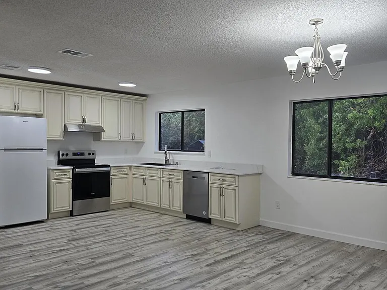 1418 Paley Cir SE — Photo 6