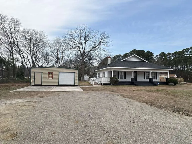 3174 Lindsay Rd — Photo 2