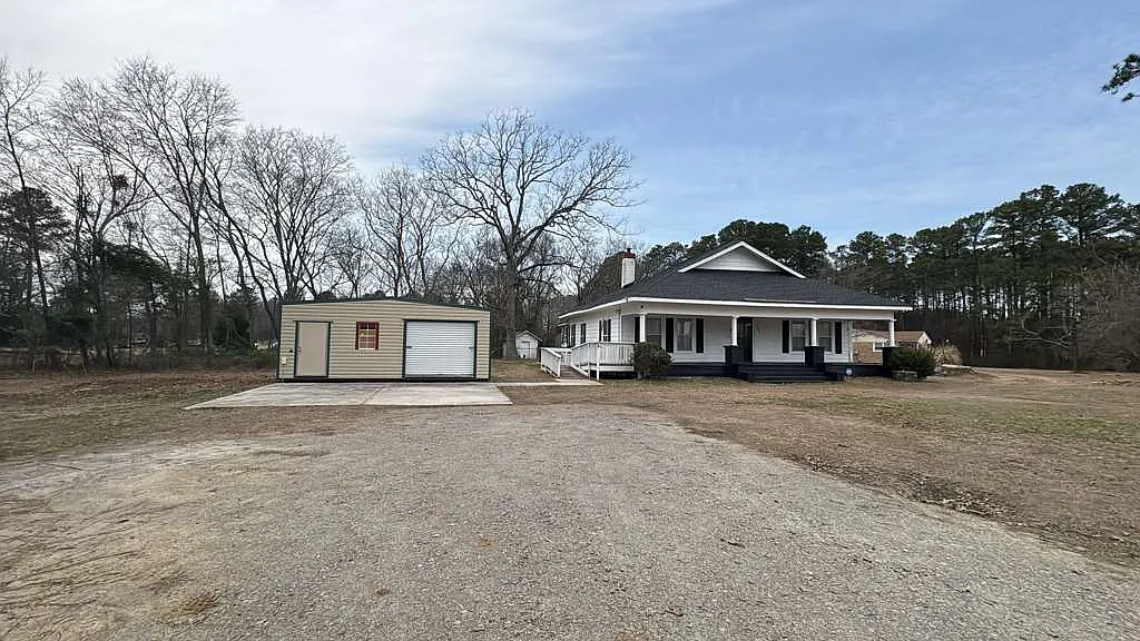 Building Photo - 3174 Lindsay Rd