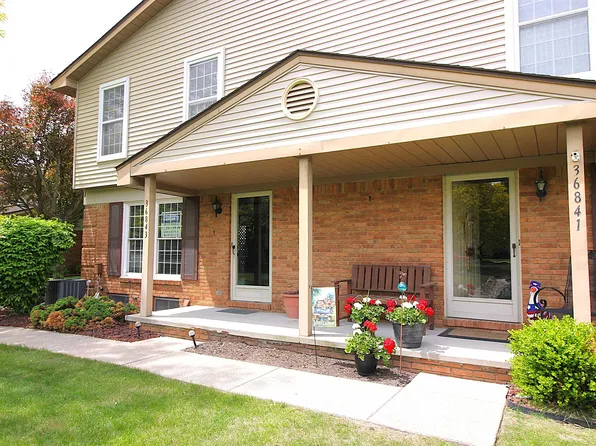 36843 Lakeview Ln, Richmond, MI 48062