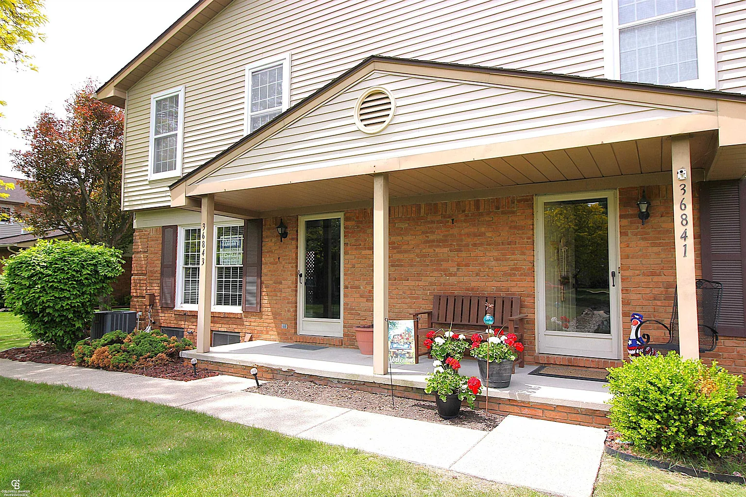 36843 Lakeview Ln photo 1