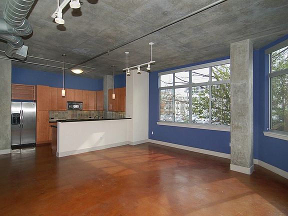 4th image of 840 E Green St Unit 122