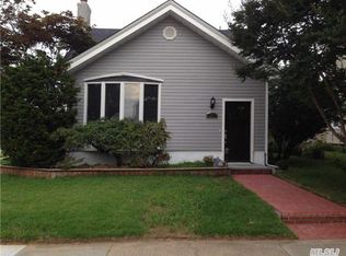 31 Harding Ave, Lynbrook, NY 11563