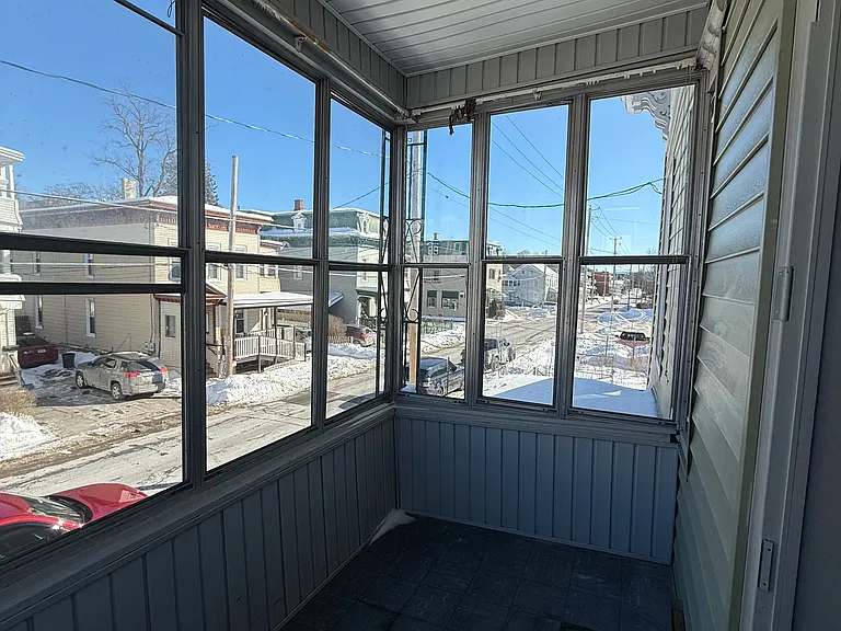 180 Division St — Photo 10