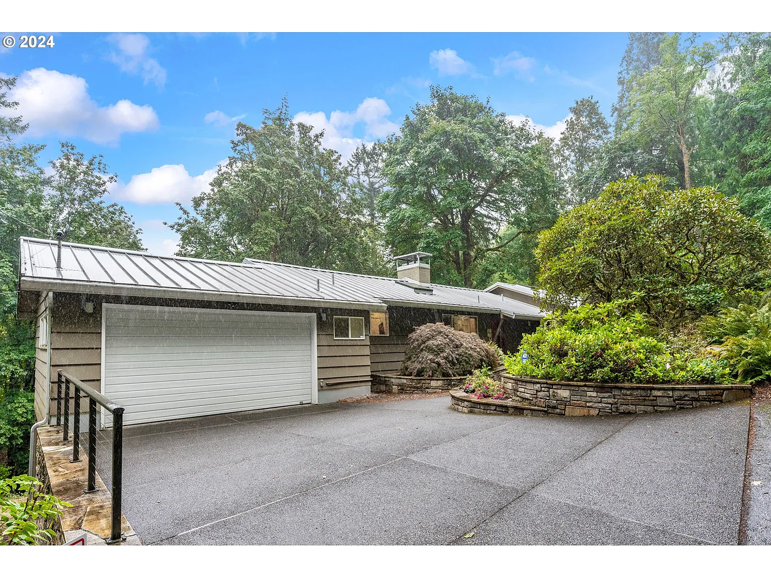 718 NW Greenleaf Rd photo 1