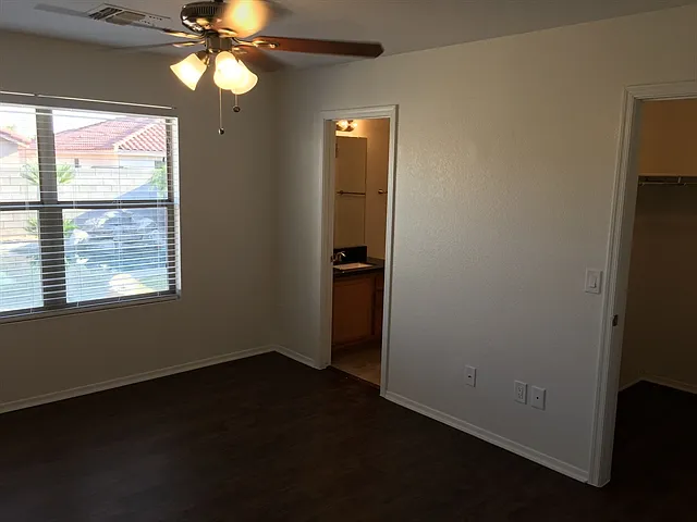10533 W Sands Dr — Photo 4
