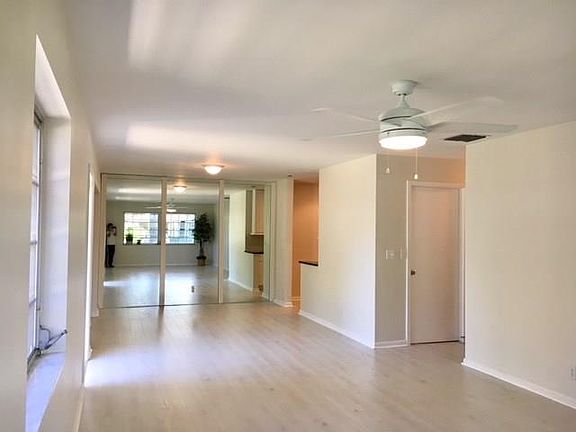 5th image of 10144 40th Way S