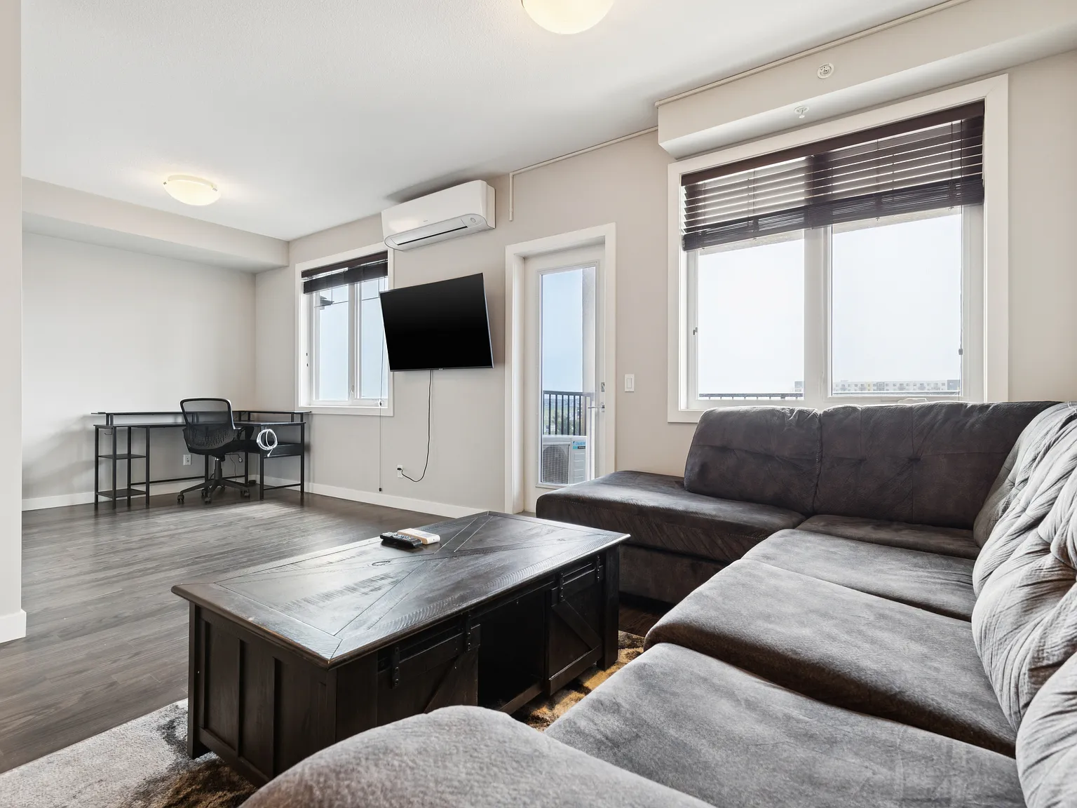 Essence at Windermere South Furnished Suite — Photo 2