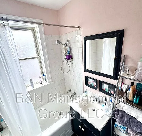 1719 W Ainslie St #1 — Photo 3