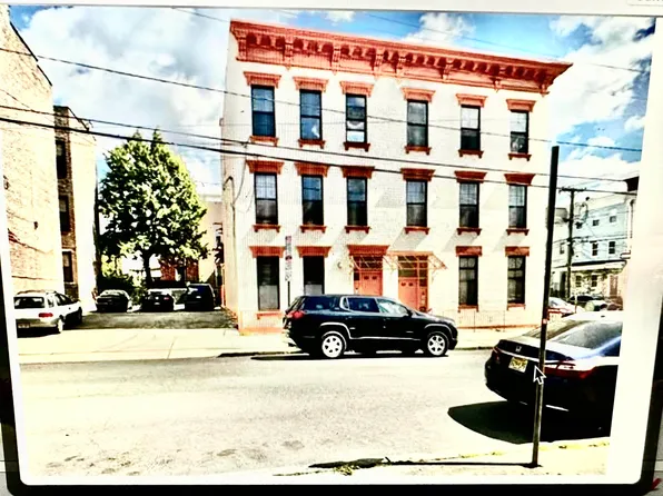 88 South St APT 3, Jersey City, NJ 07307
