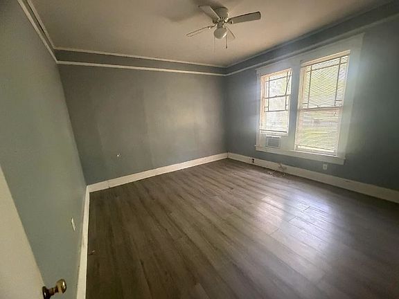 5th image of 719 S Plum St