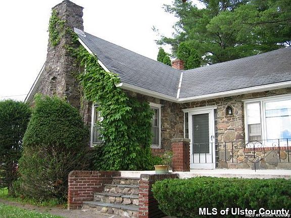 3rd image of 105 Mountain Ave