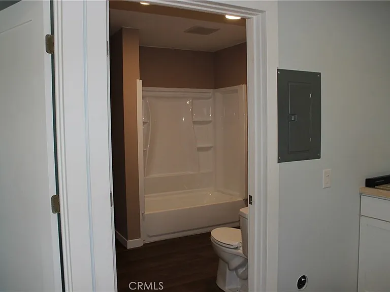 5776 Katherine St — Photo 11