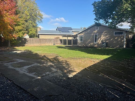 2nd image of 401 Dennis Ct