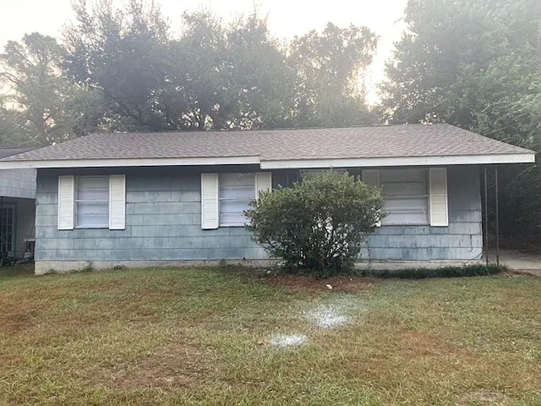 3002 Pineland Dr — Photo 1