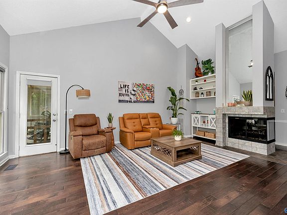5th image of 2024 Fairway Hills Dr Unit 2024