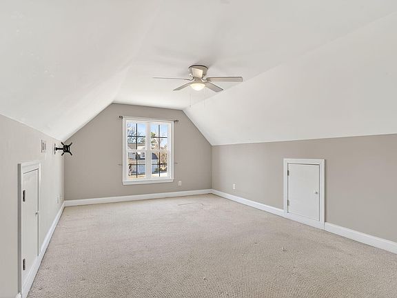 3rd image of 102 Ina Joe Pl