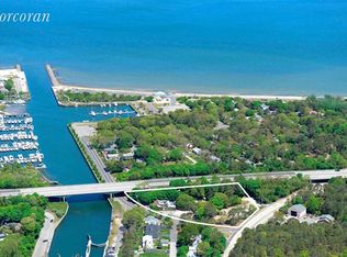 17 Canal Rd, Hampton Bays, NY 11946