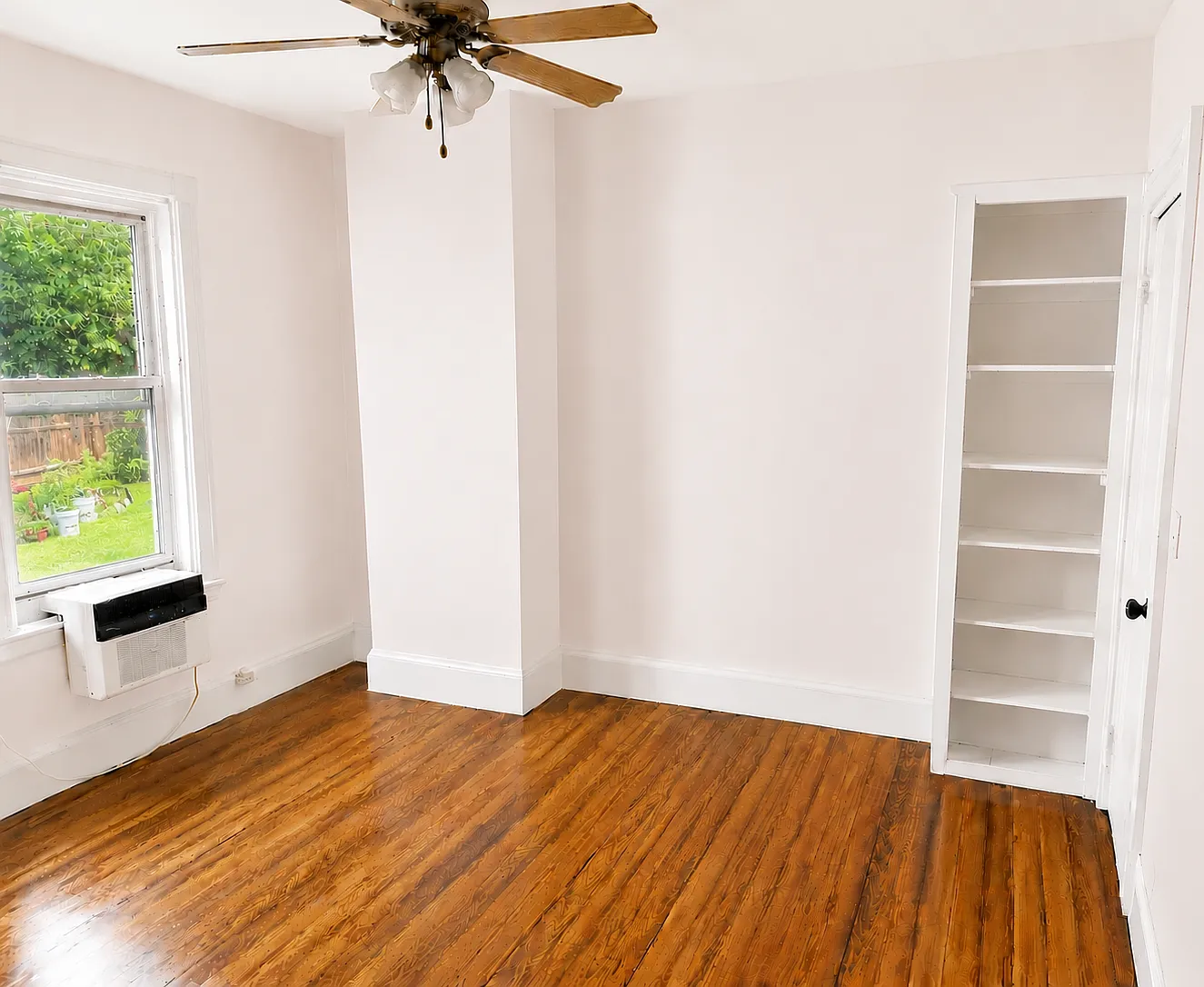 2 bed, 900 sqft, $2,700 — Photo 2