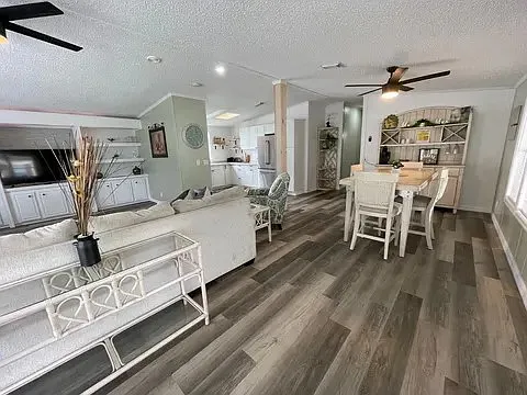 9927 Cypress Lakes Dr — Photo 4
