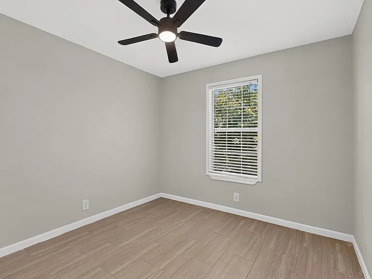 2307 Galway St — Photo 32