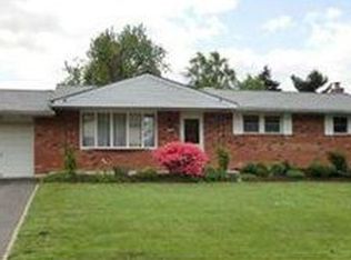 7142 Hillcrest Dr, Macungie, PA 18062