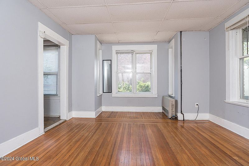 5th image of 150 Morton Avenue