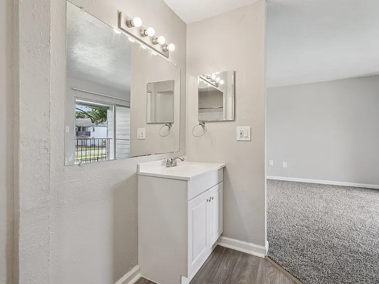 Winford Place Apartments — Photo 64