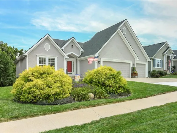 537 NE Topaz Dr, Lees Summit, MO 64086