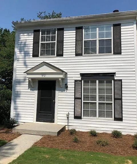 1801 Queen Anne Ct — Photo 1