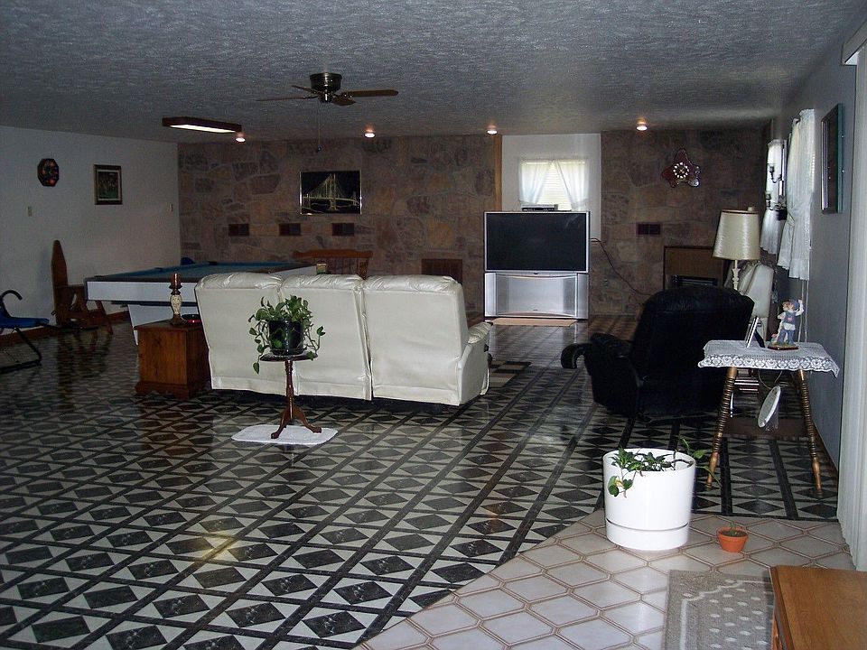 2nd image of 7706 Greenbriar Rd