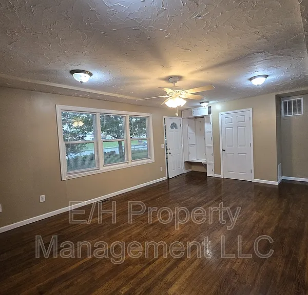 635 N Andover Rd — Photo 4