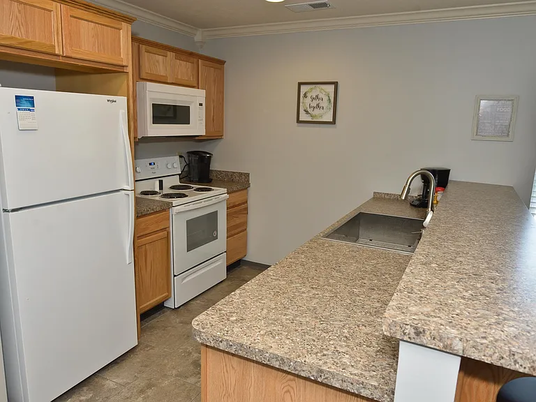 1825 Wichman Ln — Photo 10