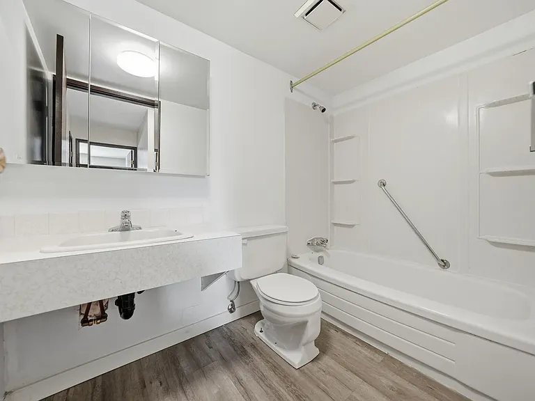 633 28th St W — Photo 31