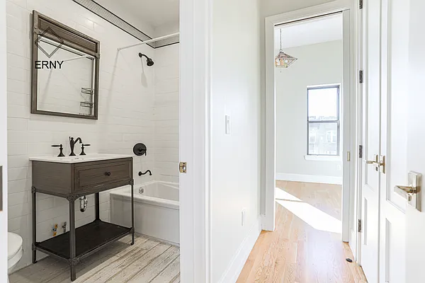 Rented by ERNY LLC | media 7