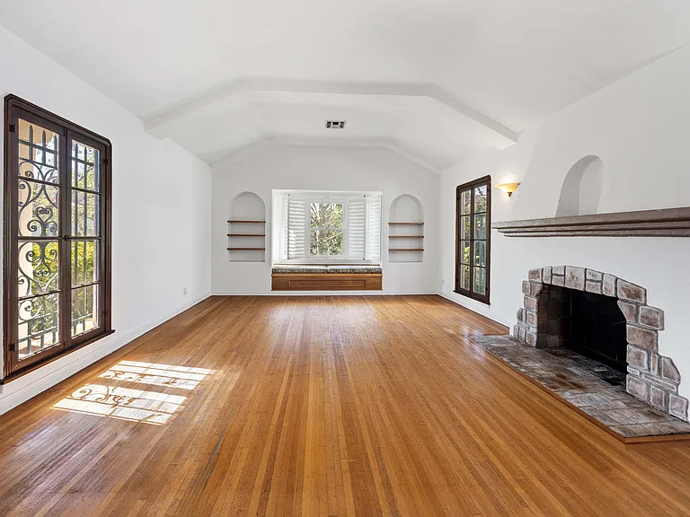 166 N Arnaz Dr #166.5 — Photo 5