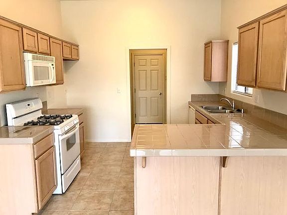 3rd image of 12555 Avenida Alta Loma