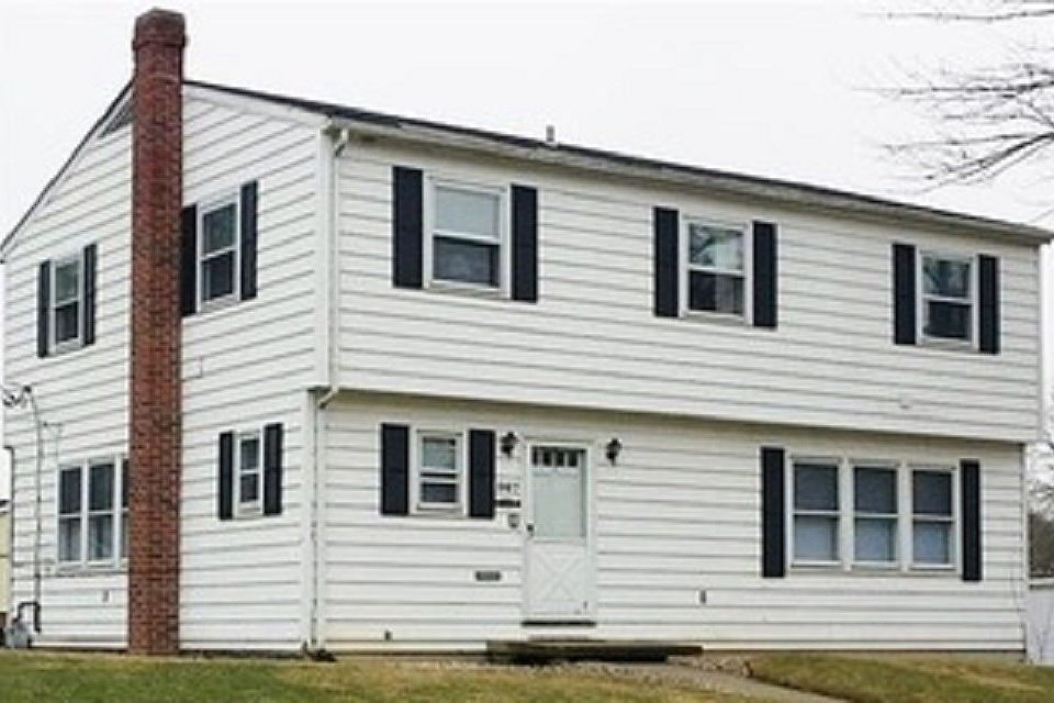 1st image of 567 Earlham Dr