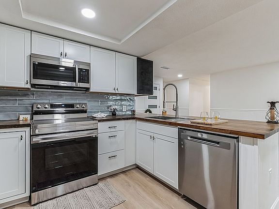 5th image of 1009 Parkwood Dr