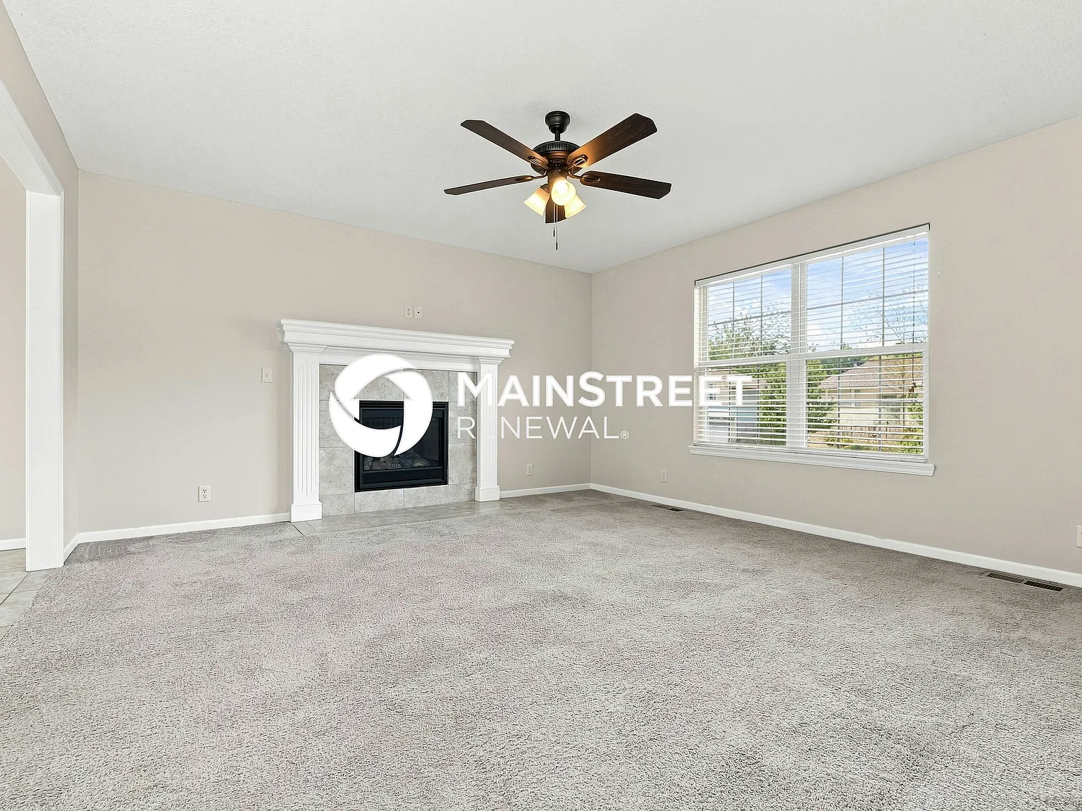 410 Golfview Dr — Photo 2