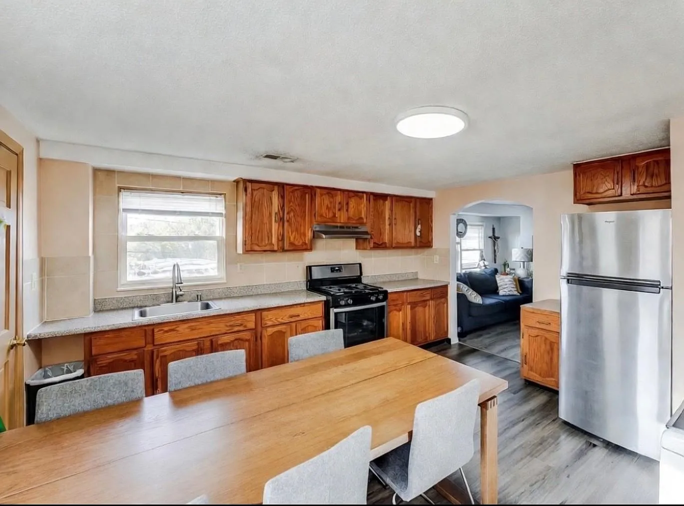 2 bed, 1.0 bath, $2,500 — Photo 2
