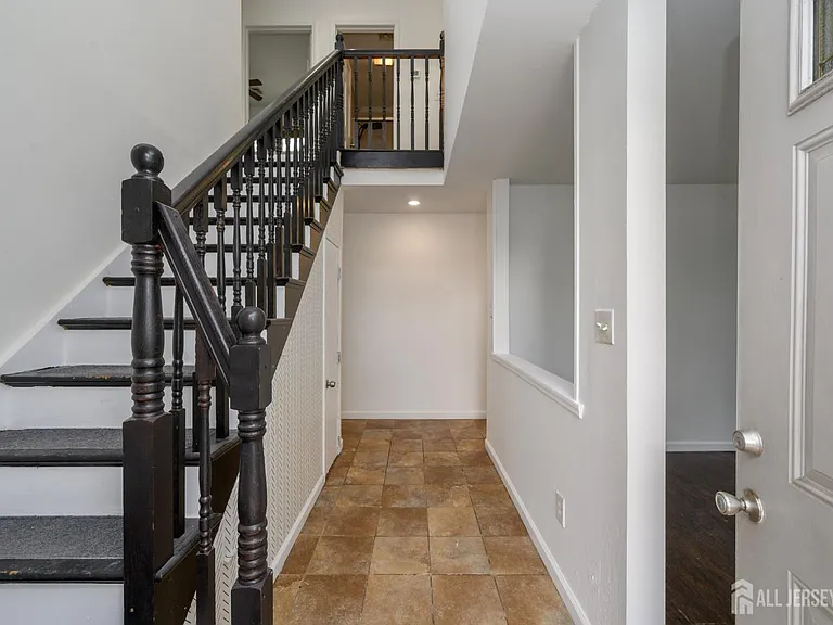 438 Belgrade St — Photo 3