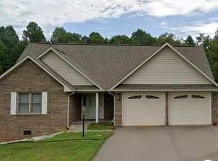 343 Governors Ln, Martinsville, VA 24112