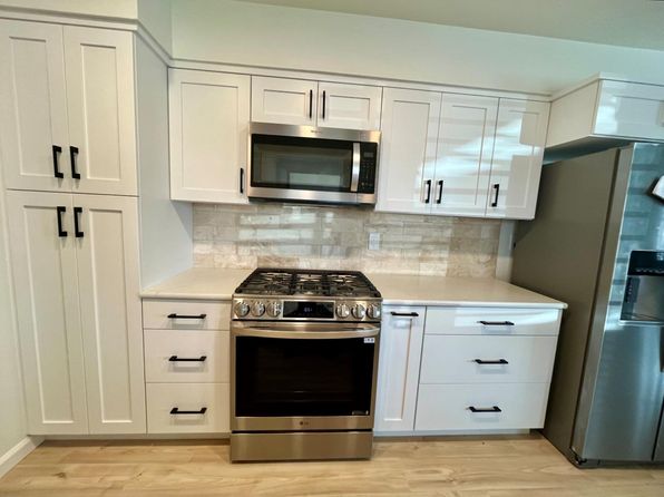 1221 Iris Dr