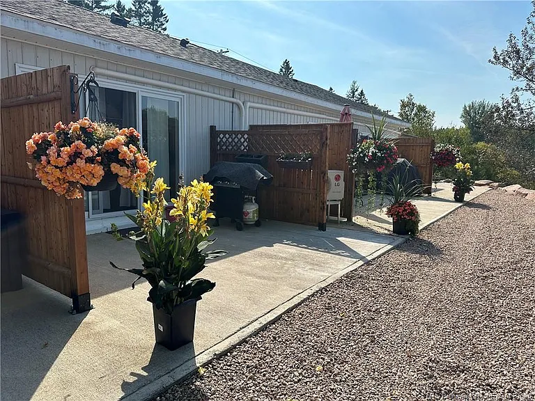 90 Letete Rd — Photo 2