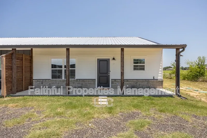 3 bed, 2.0 bath, $1,495 — Photo 1