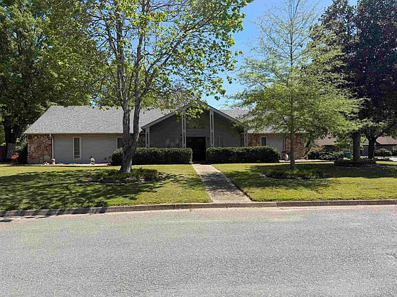 2nd image of 4 Stratford Ln