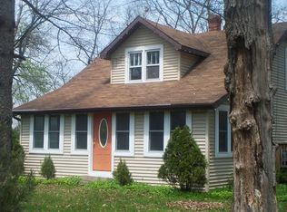 1002 Main St, Spring Grove, IL 60081