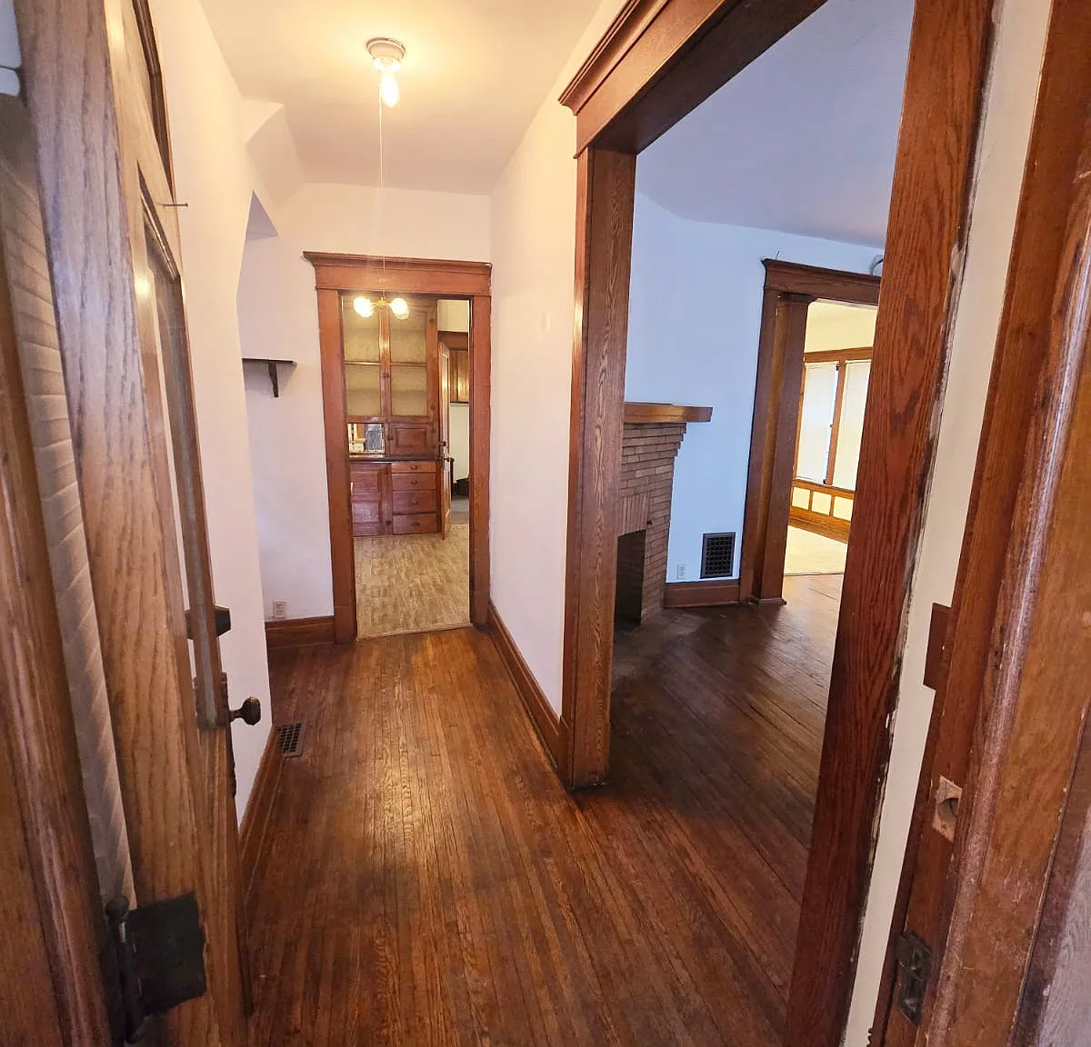 1829 Hertel Ave — Photo 4