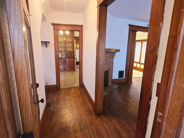 1829 Hertel Ave #1 — Photo 4